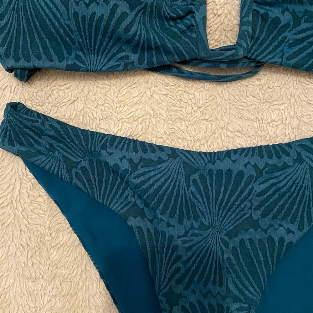 Berlook green jacquard bikini top (L) bikini bottom (M) - Picture 7 of 8